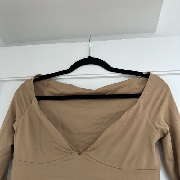 NWT Alix NYC Jansen Bodysuit Long Sleeves Wide V-Neck Size Medium In Tan - Picture 6 of 10